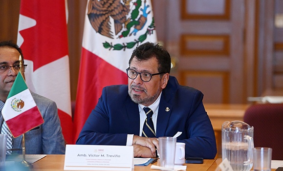 Victor Treviño, consul general of Mexico, visited Dalhousie to sign a research agreement with the university. 